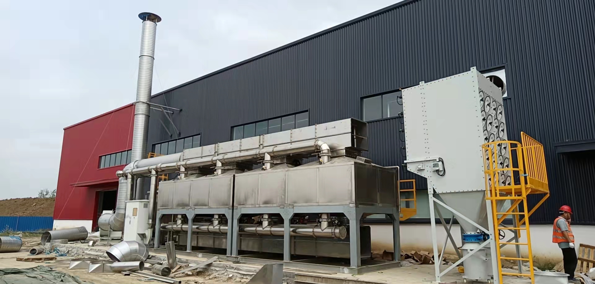 FengTu® Cartridge Dust Collector and RCO System for Welding VOCs in Anhui Integrated dust and VOC treatment system with cartridge filters and catalytic oxidation, handling welding fumes and solvent vapors in an Anhui industrial plant.