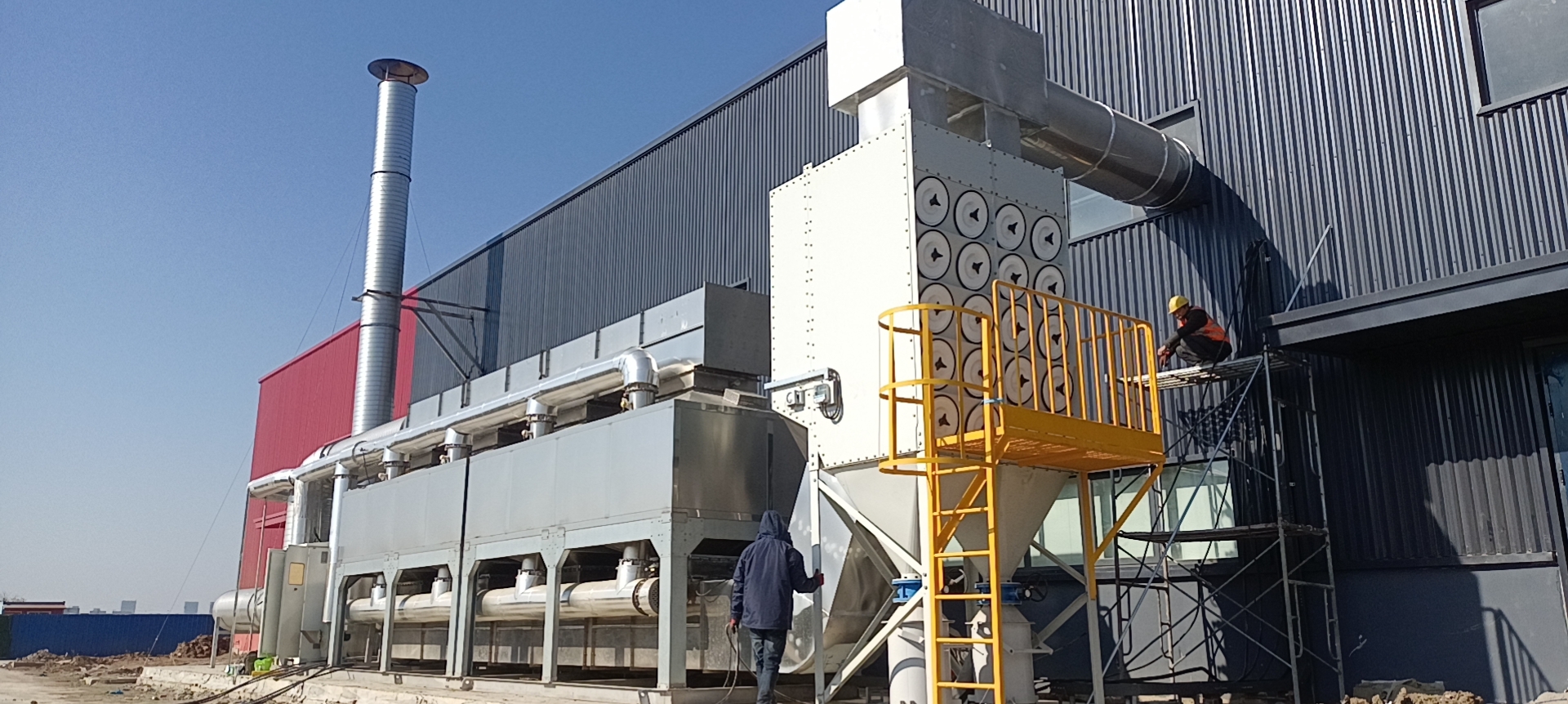FengTu® Cartridge Dust Collector and RCO System for Welding VOCs in Anhui Integrated dust and VOC treatment system with cartridge filters and catalytic oxidation, handling welding fumes and solvent vapors in an Anhui industrial plant.